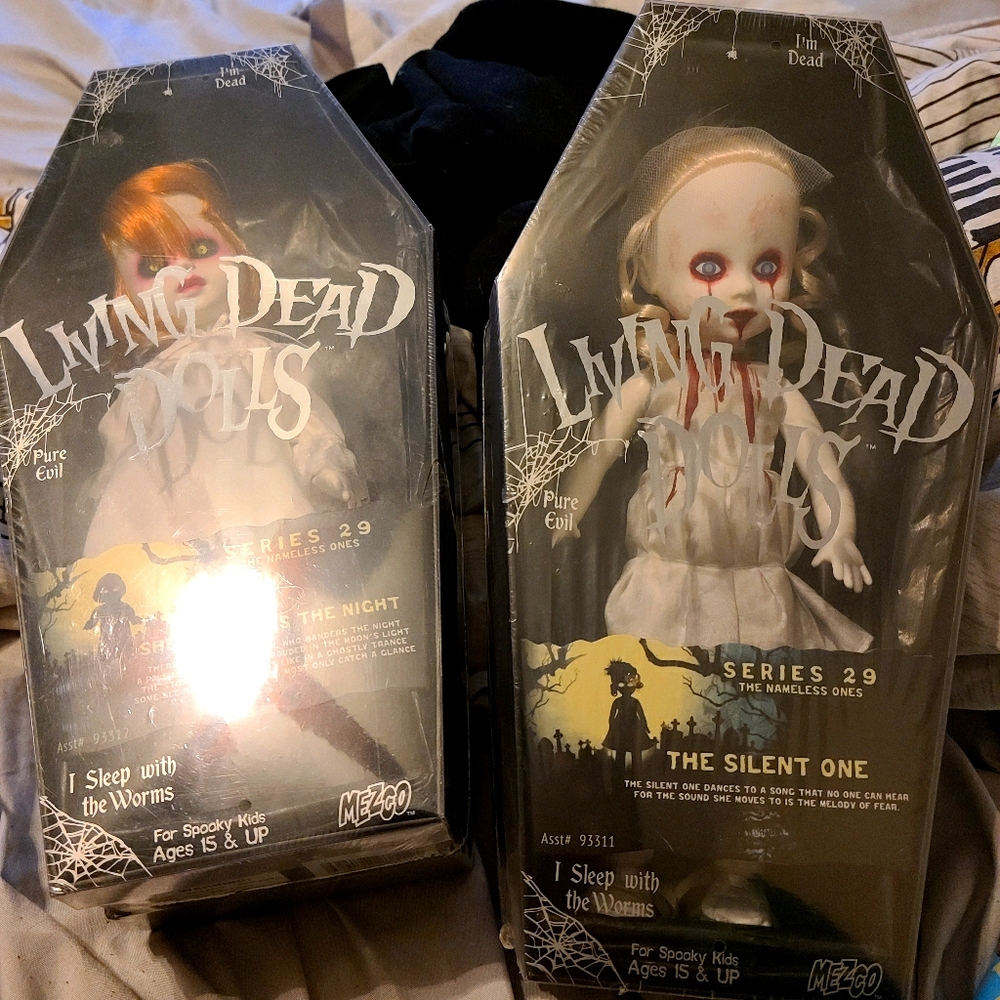 Living dead dolls x 2